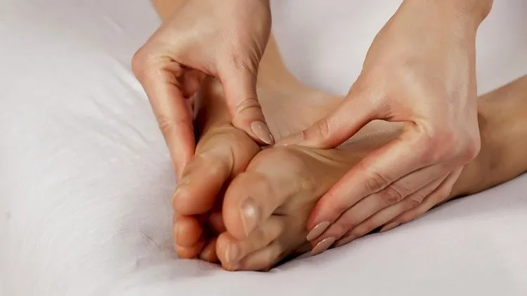 The Complete Foot Reflexology Self-Healing System